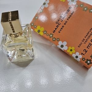 Voce Viva Valentino & Daisy Marc Jacobs Sample
